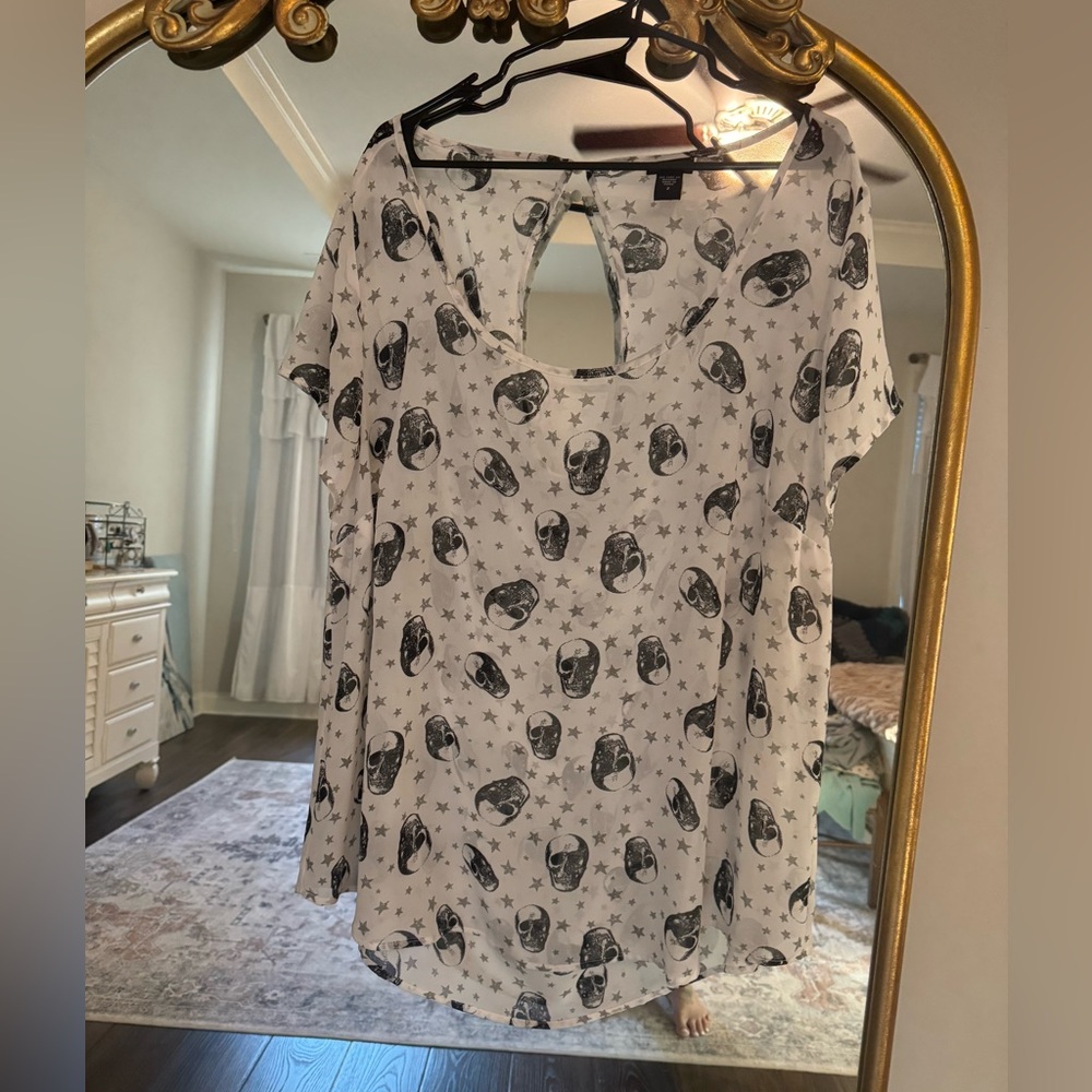 Torrid skull top- size 2x. Perfect for Halloween!